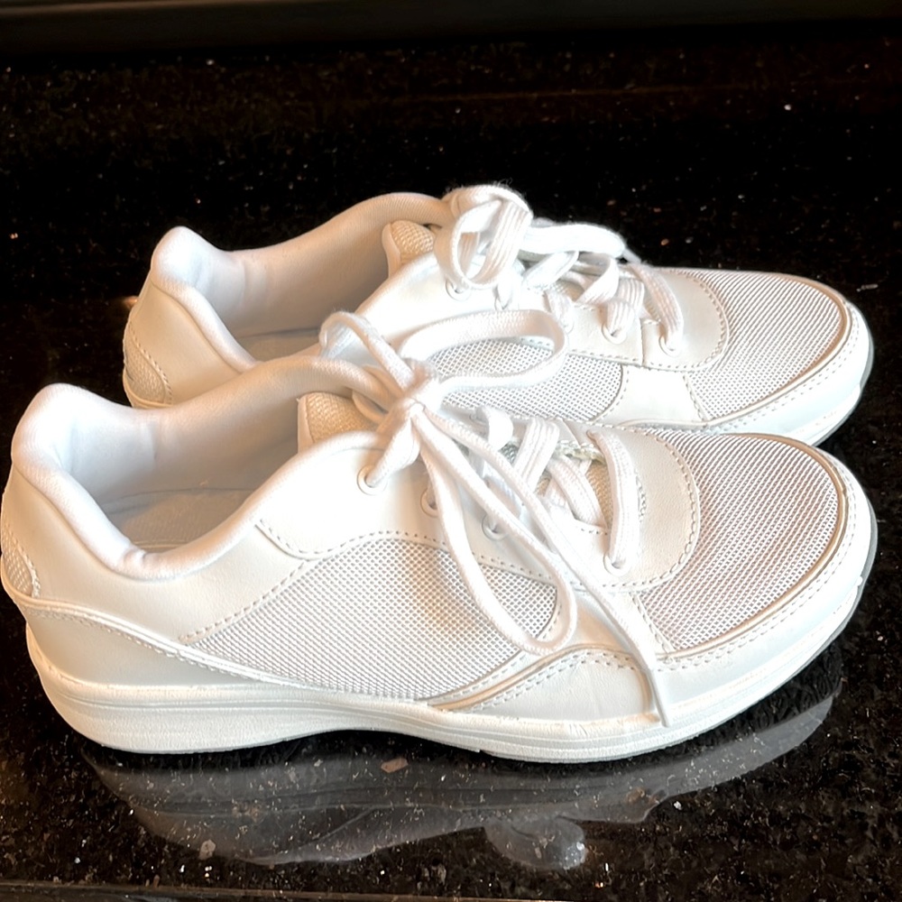 Easy Spirit Estourrun Athletic Sneakers White Shoes Womens 6 New in Box - Picture 3 of 12